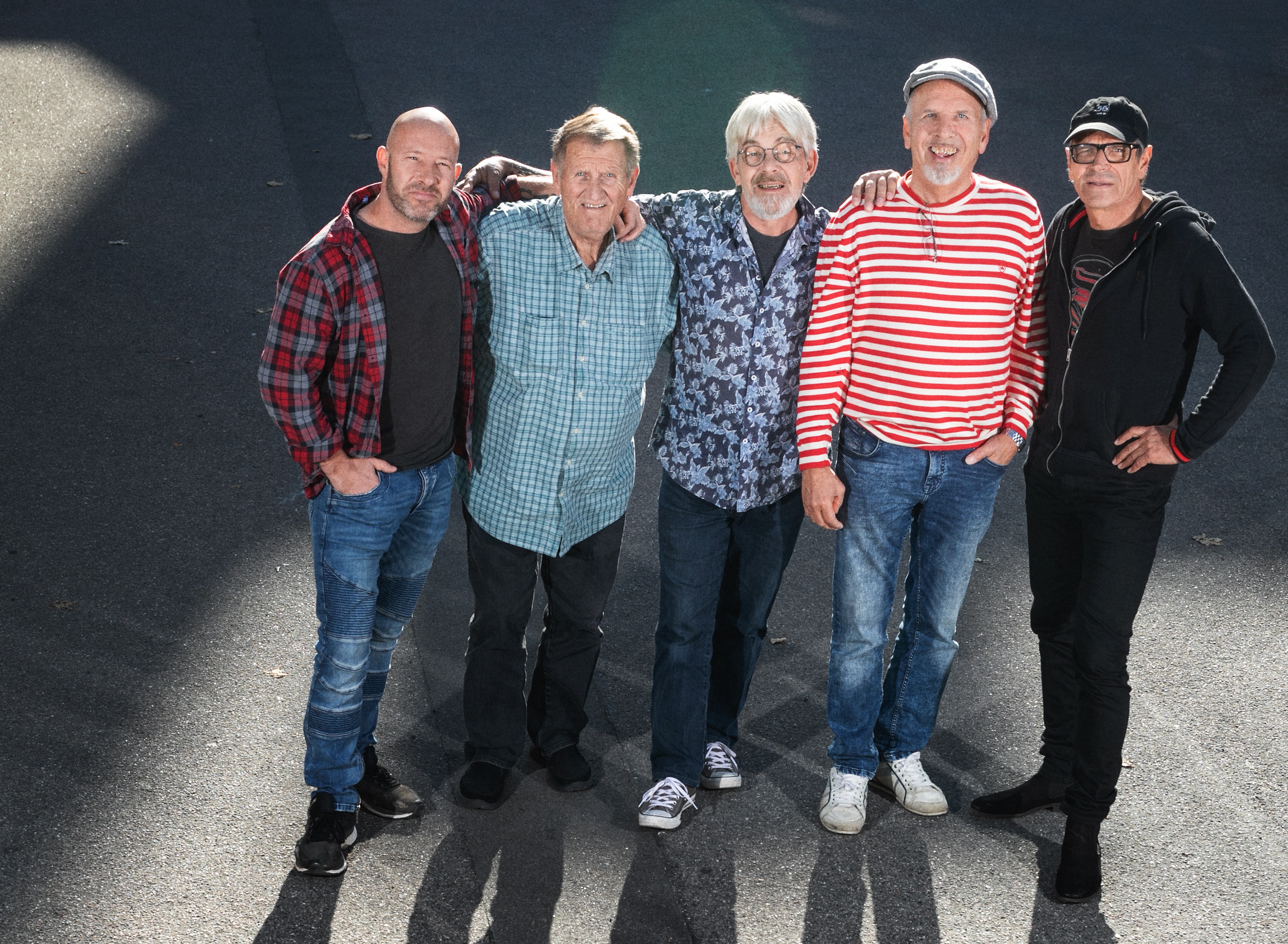 Kendte i musikvideo: Giv folk en ekstra chance