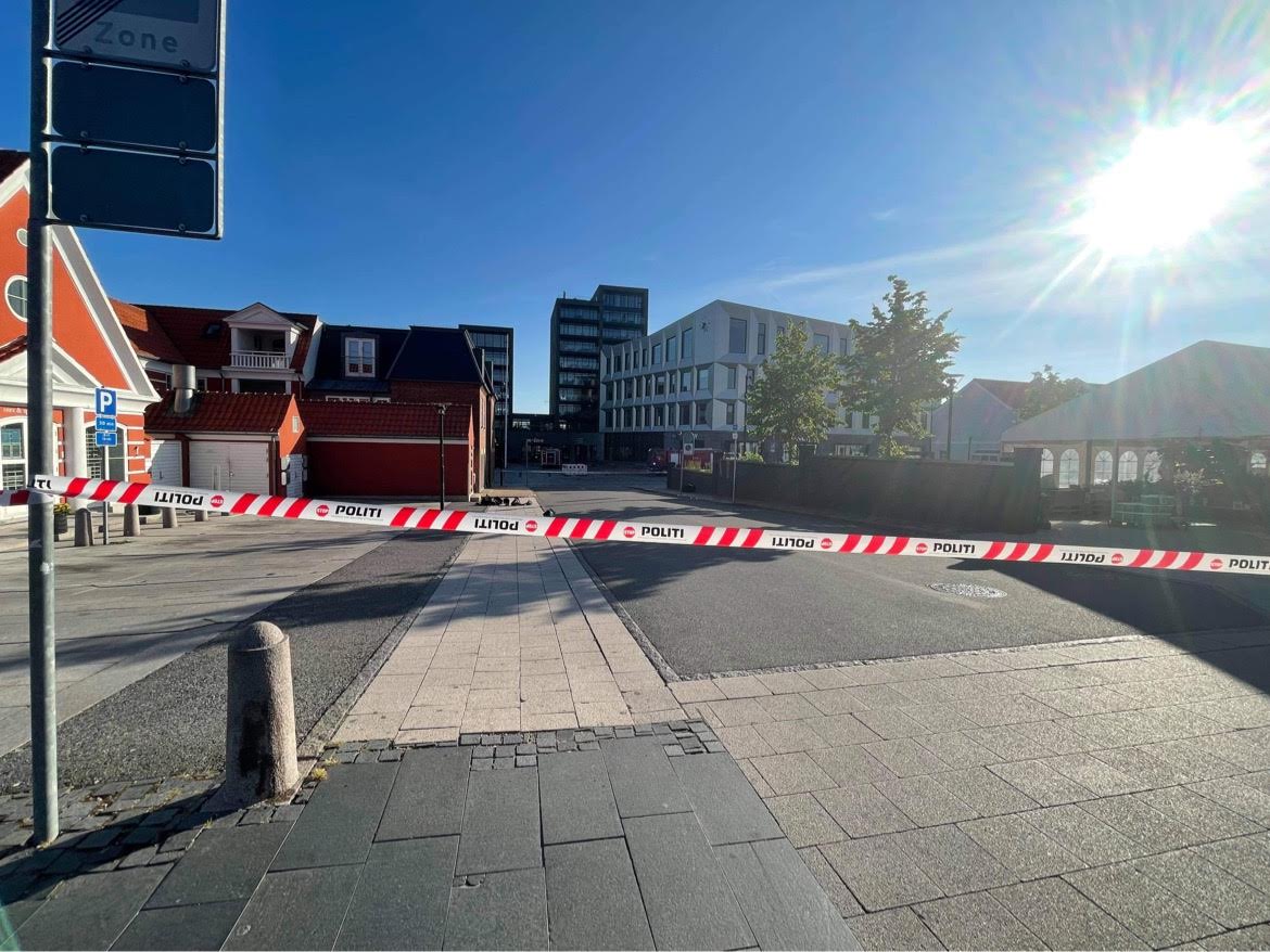 Rådhus afspærret i Middelfart: Politiet afventer sprængstofhunde