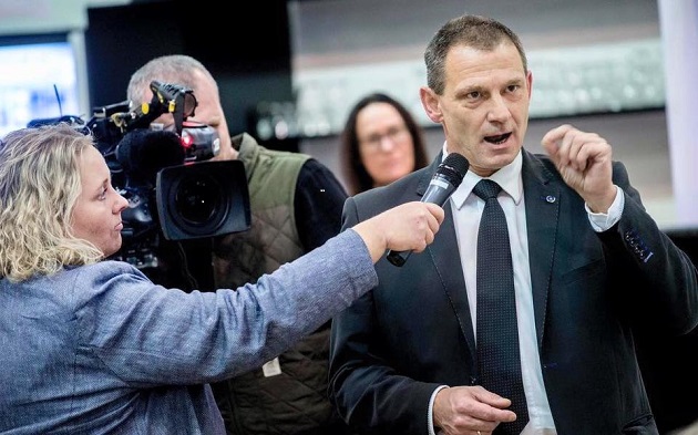 LA-kandidat: Jorden er flad og jeg vil skyde flygtningene