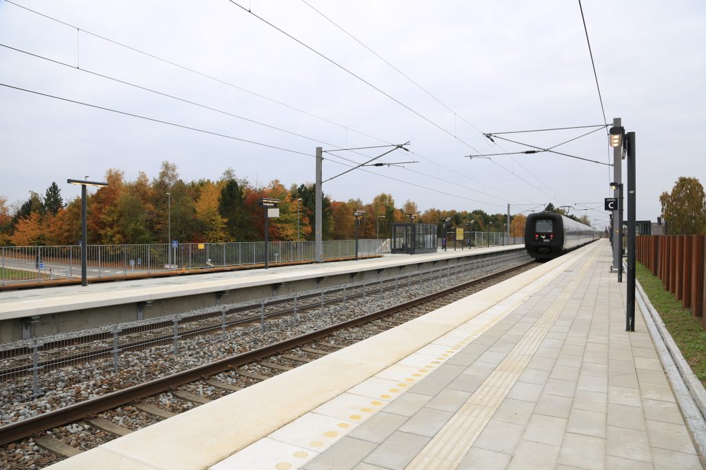 Tog i baghaven: Så stor er effekten på boligpriser og salgstid