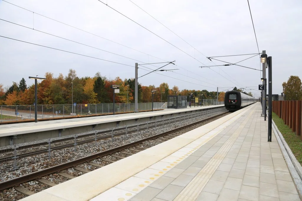 Tog i baghaven: Så stor er effekten på boligpriser og salgstid