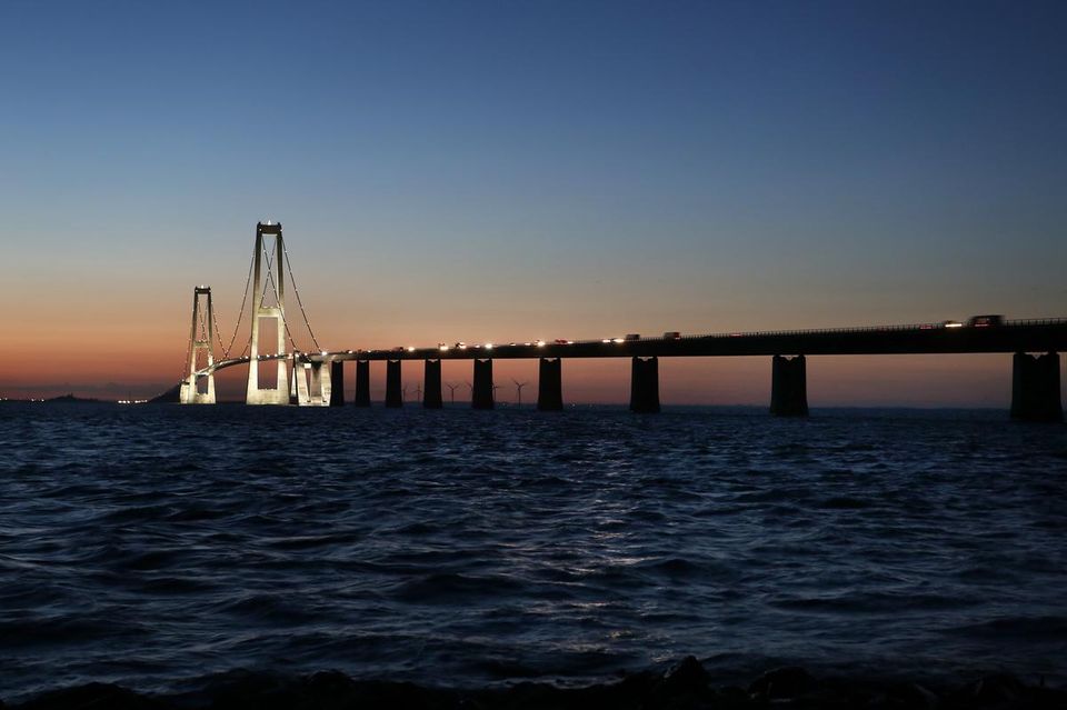 Helt særlig årsag: Øresundsbroen og Storebæltsbroen slukker lyset på lørdag