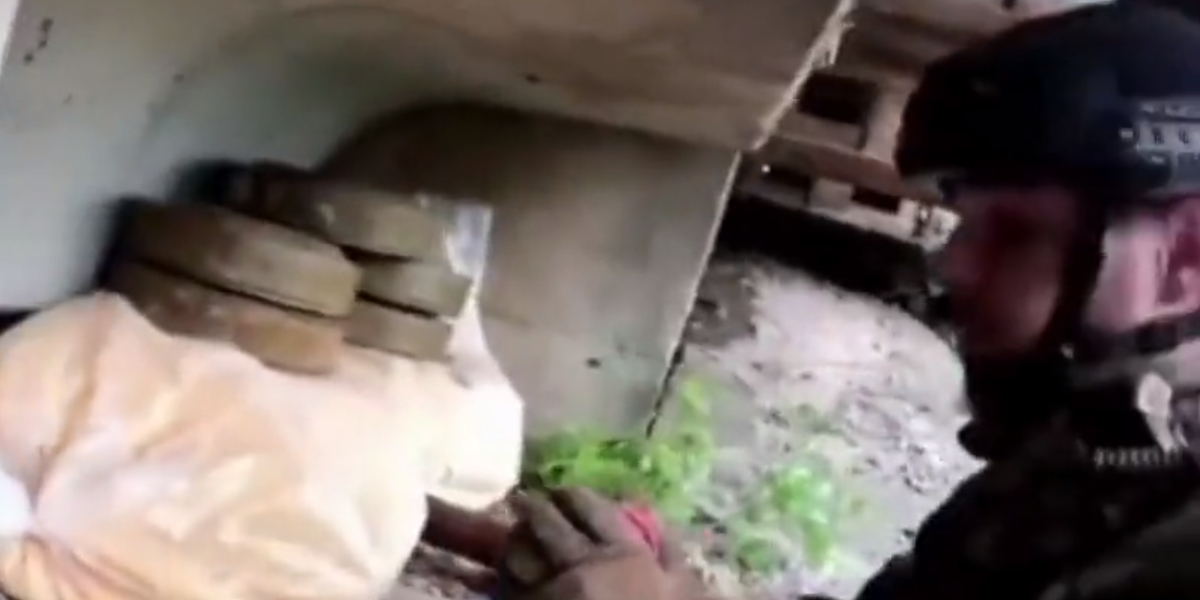 Ukrainske specialstyrker i aktion: Se dem sprænge vigtig bro til atomer