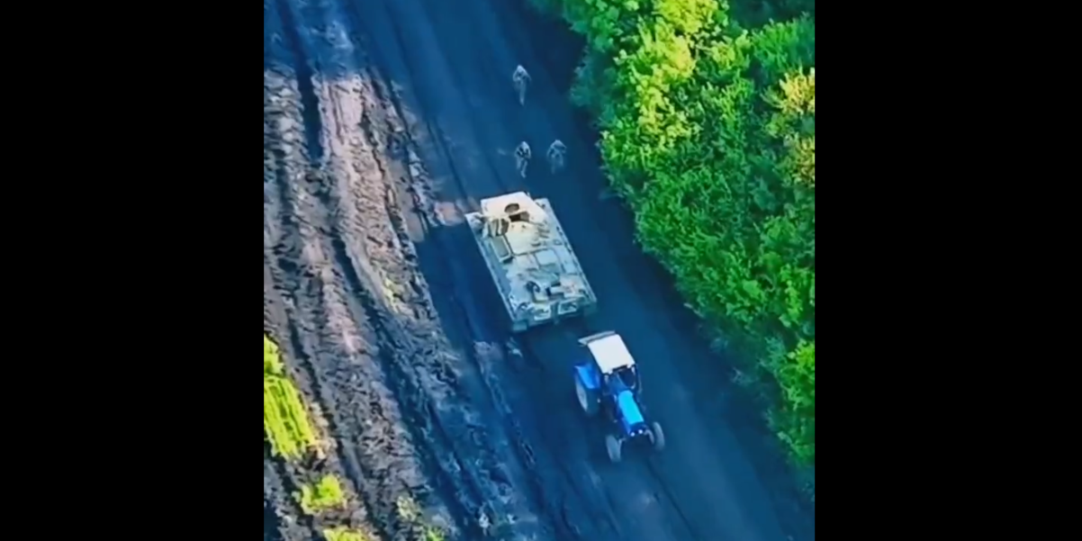 Se videoen: Ukraines nyeste våben er … en traktor?