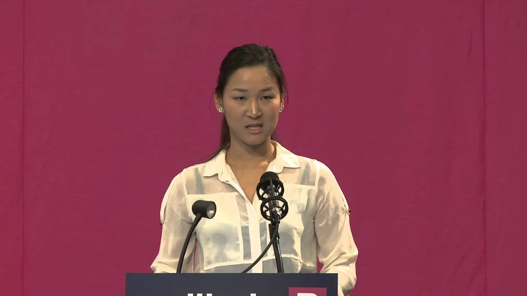 Anna-Mee sagen vokser: R-formand trækker sig