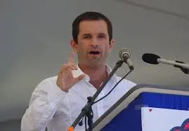 Franske socialister vælger præsidentkandidat