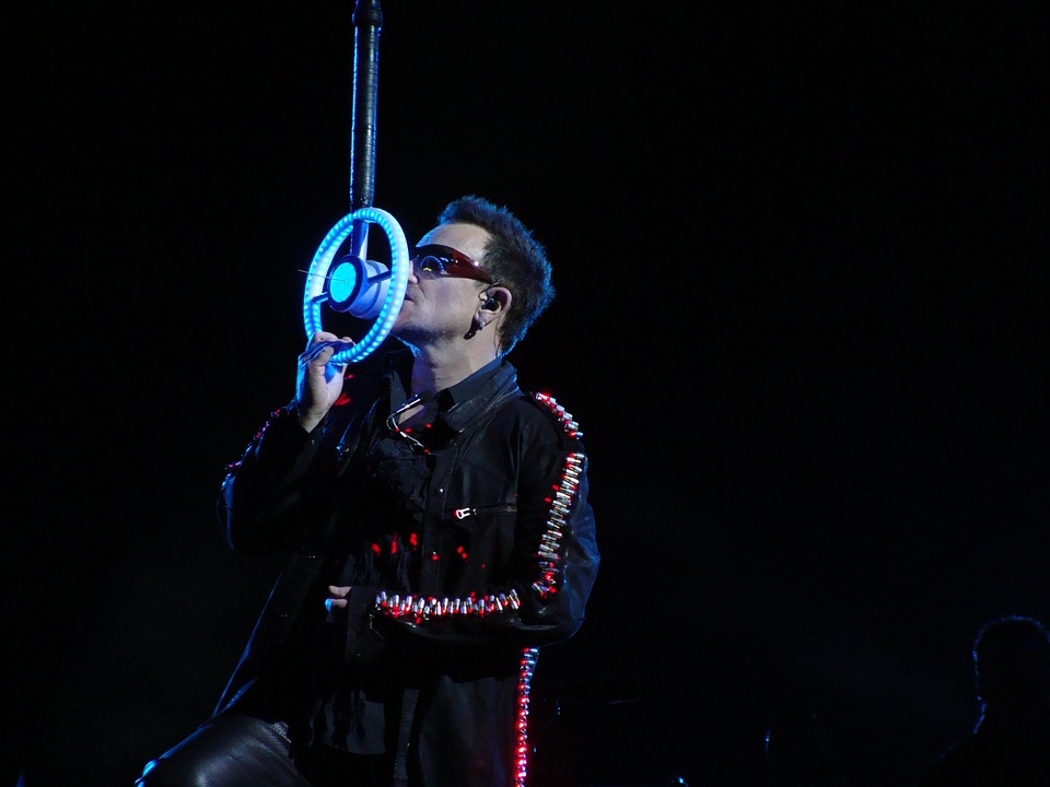 OVERBLIK: Britisk dronning, U2’s Bono og politikere del af Paradise Papers