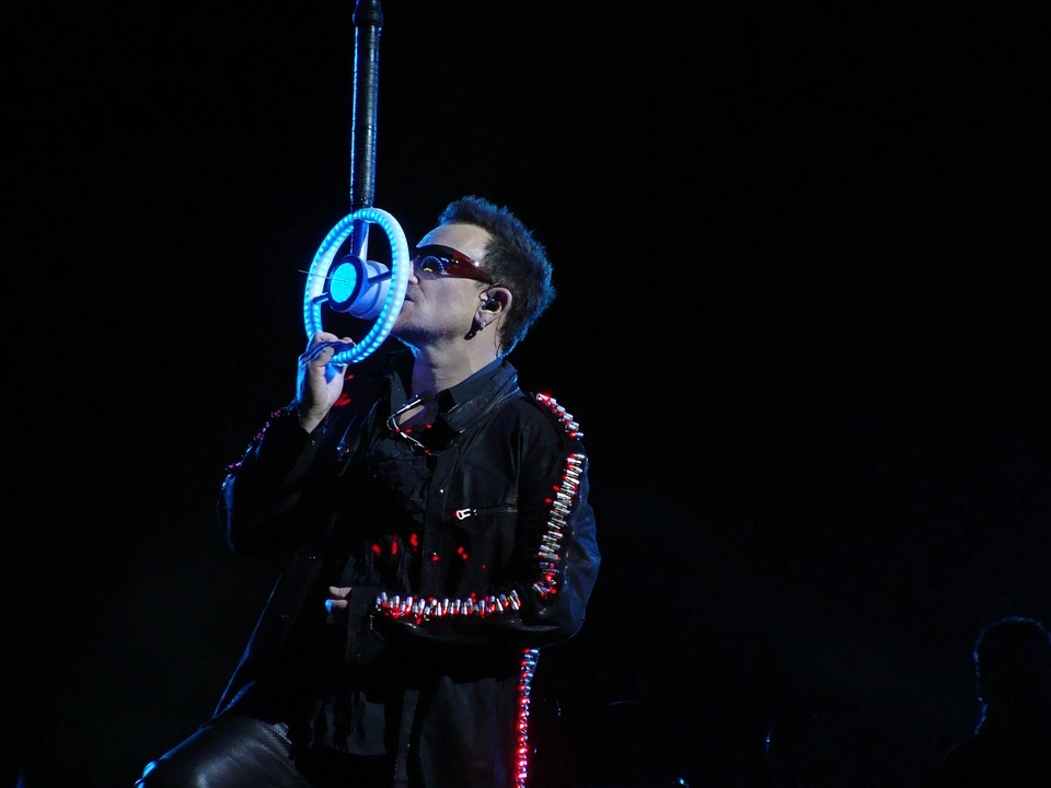 OVERBLIK: Britisk dronning, U2’s Bono og politikere del af Paradise Papers