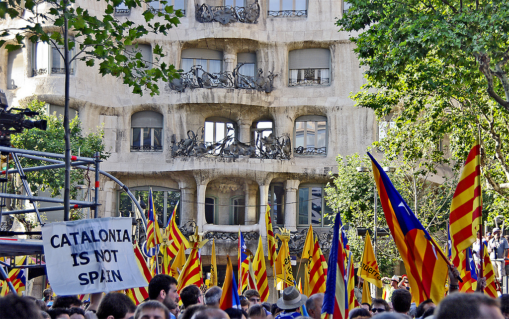 Løsrivelseskamp i Spanien: Over 460 er såret under uroligheder
