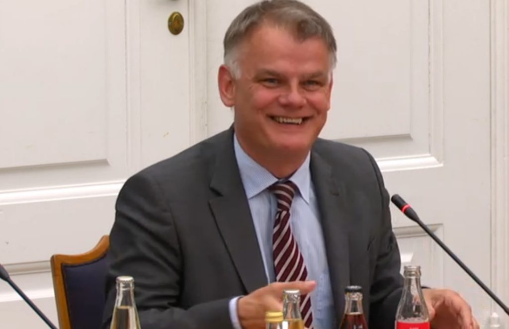 DF trak to ministre i samråd om blå mandag