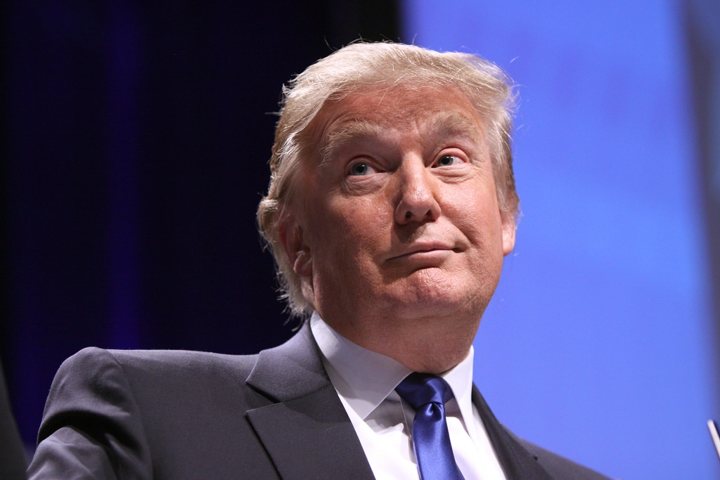 Trumps kommunikationschef træder tilbage efter tre måneder