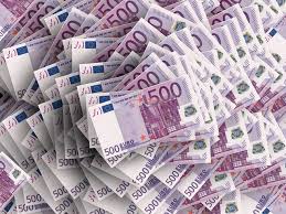 EU afviser Italiens omstridte budget i historisk beslutning