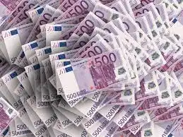 EU afviser Italiens omstridte budget i historisk beslutning