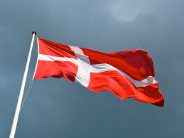 Landsbyer skal fjerne flag: De er farlige for trafikken