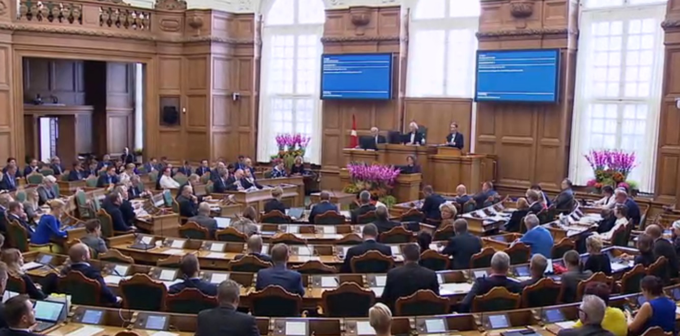 Borgerforslag godkendt: Omskæring af børn skal i Folketinget