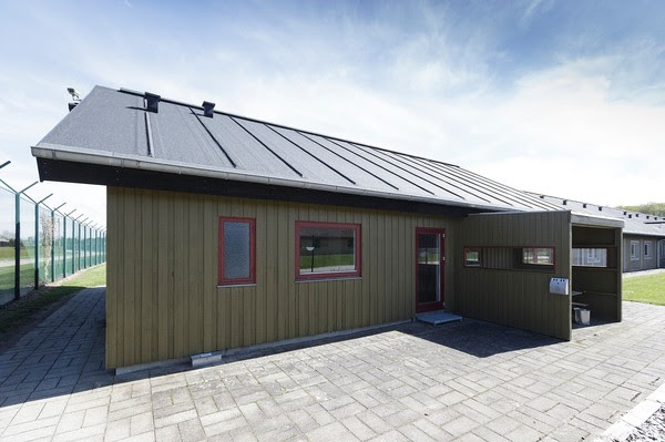 Tre fængselsbetjente kørt på skadestuen efter voldelig konflikt i Fængsel