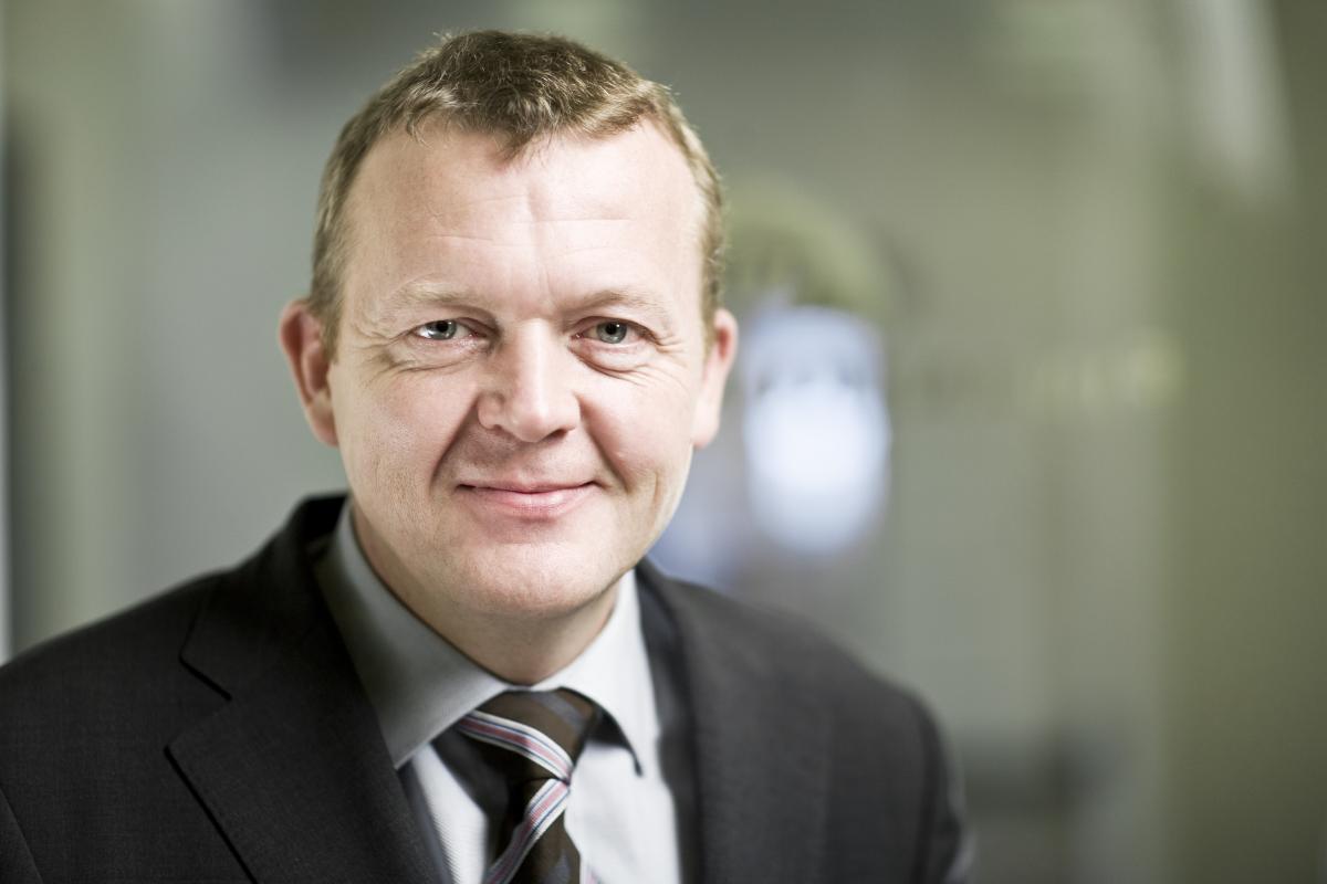 Halvdelen af check til LøkkeFonden kommer fra storfiskere