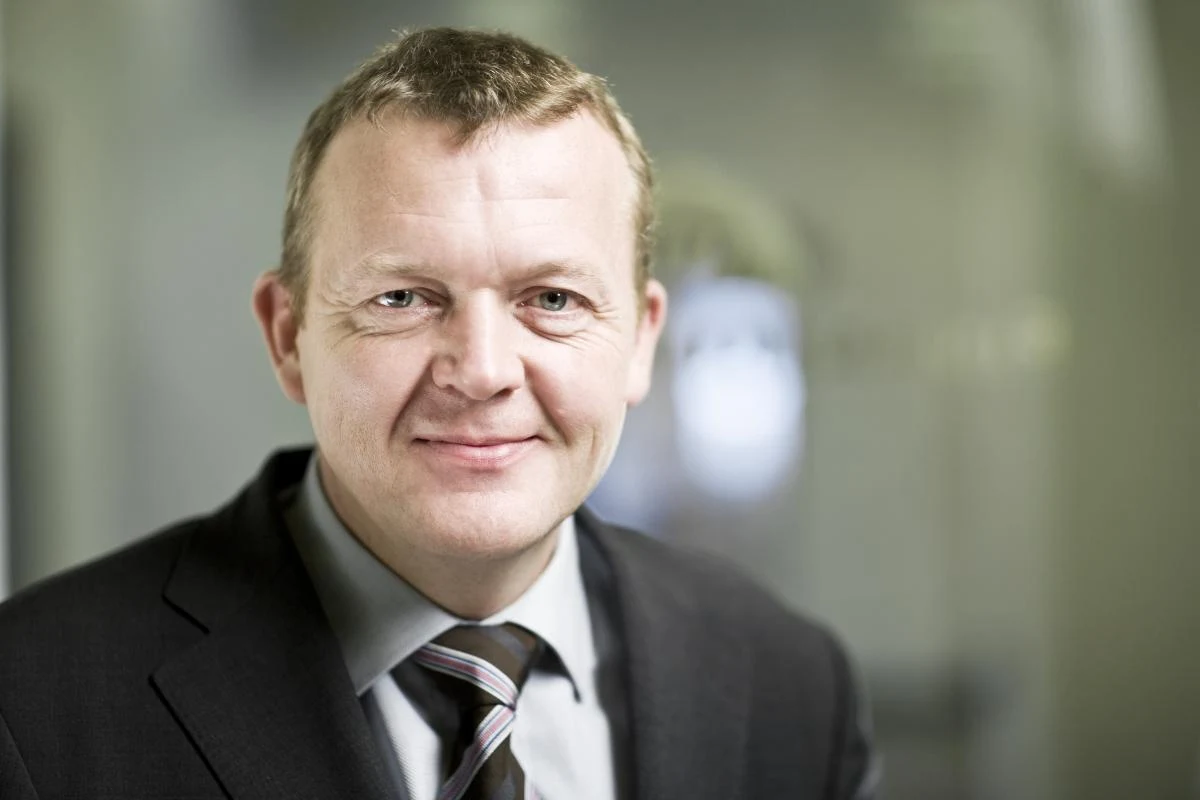 Halvdelen af check til LøkkeFonden kommer fra storfiskere