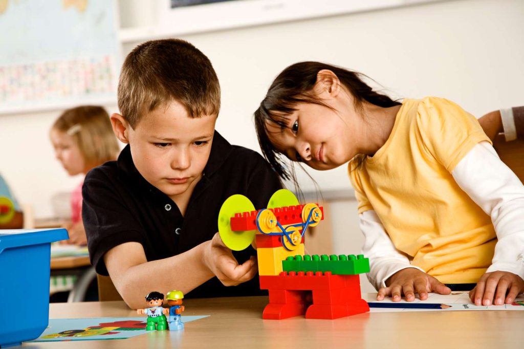 Omsætningen dykker i Lego: Nu skal der fyres