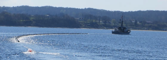 200.000 liter olie sluppet ud i havnen i Aabenraa