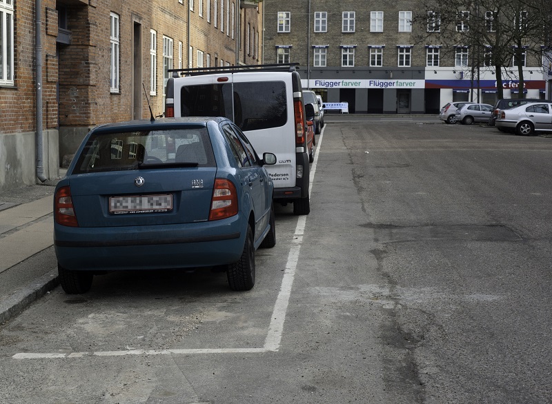 Det bliver sværere at parkere lovligt: P-regler præciseret til fordel for bøderegn