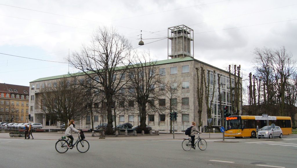 Aarhus er konsekvent: Forening får 48 timer til af fjerne 20.000 klistermærker