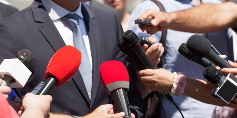 Regeringen indkalder til pressemøde i dag