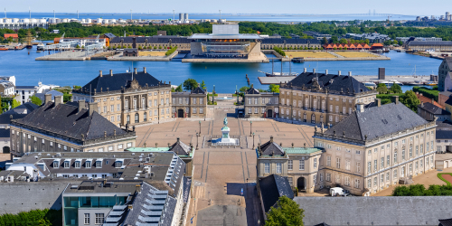 Politiet afspærrer område ved Amalienborg efter mistænkeligt forhold