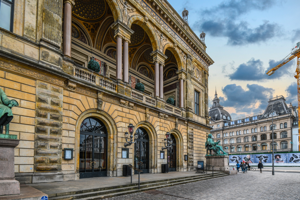 Forhandlinger om Det Kongelige Teater i gang