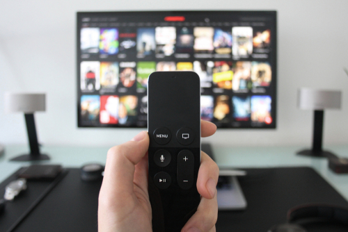 Skift i dansk forbrug: Færre penge på tekstmedier, flere på streaming