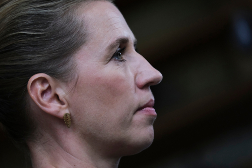 Mette Frederiksen til danskerne: Aflys alt