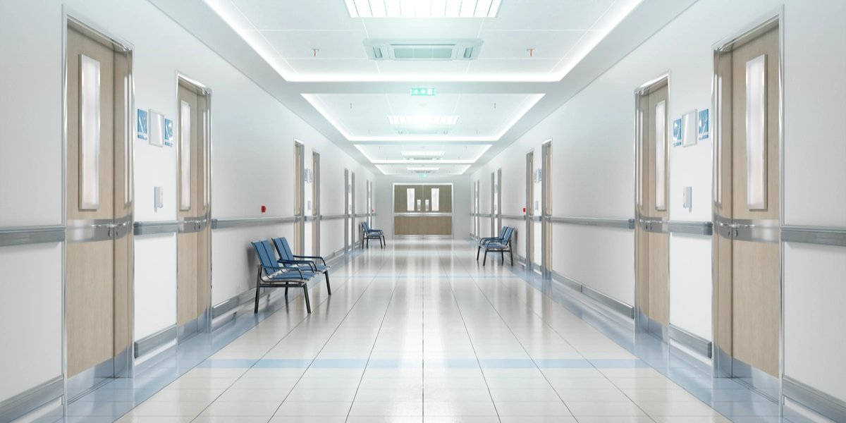 Hospital må hamstre ansatte fra klinikker, betyder nedlukning hen over sommeren