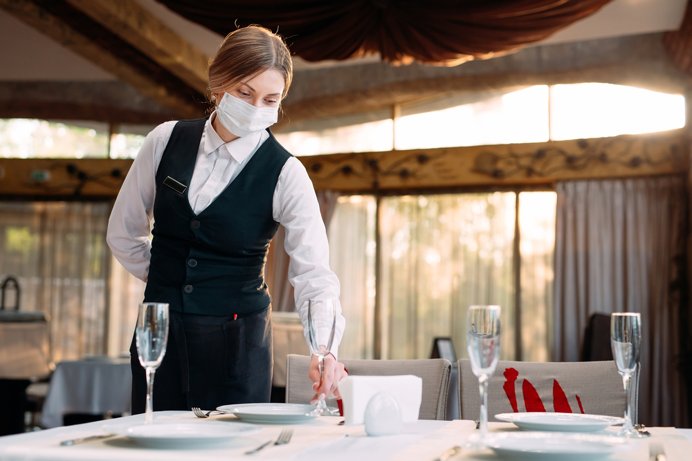 Otte organisationer til regeringen: Lad restaurantgæster blive siddende efter kl. 22