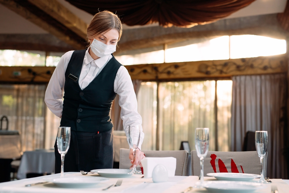 Otte organisationer til regeringen: Lad restaurantgæster blive siddende efter kl. 22