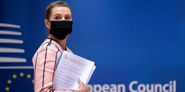 Mette Frederiksen melder ud: Forhandler om genåbning