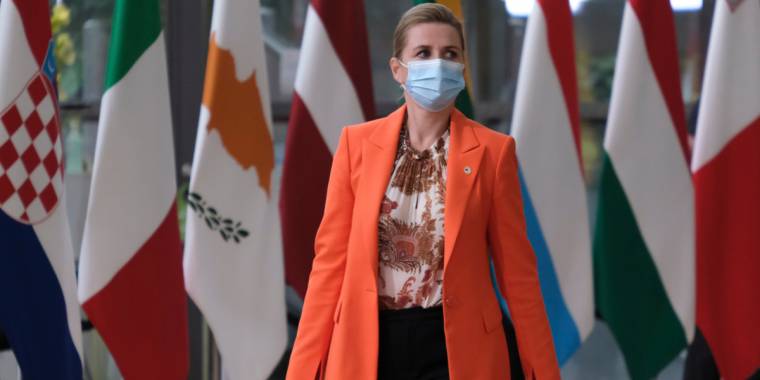 Efter nye restriktioner: Mette Frederiksen har “meget klar” besked til danskerne