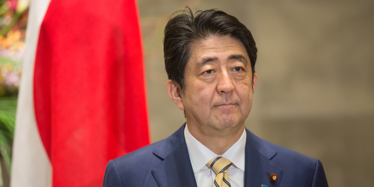 Shinzo Abe skudt under tale