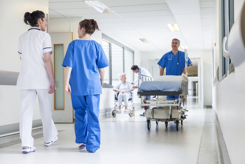 Hospitaler udskriver sårbare og svækkede patienter før tid
