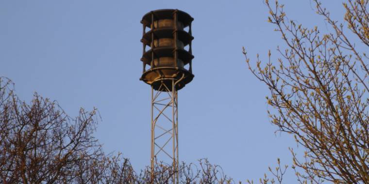 Advarer: Forhold dig roligt