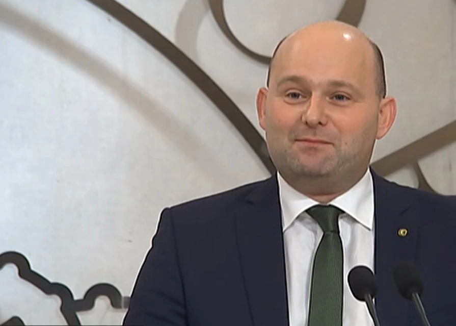 Pape vil bevare soldater og betonklodser i gaderne