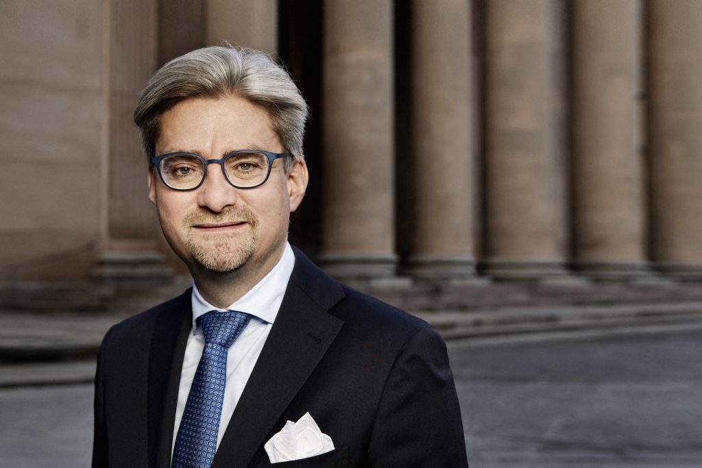 Blå finanslov styrker politiet og fordobler straf for skydevåben