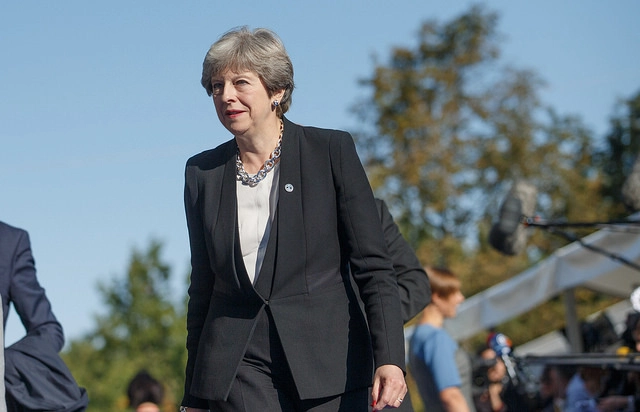 Theresa May mødes af mistillidsafstemning blandt partifæller