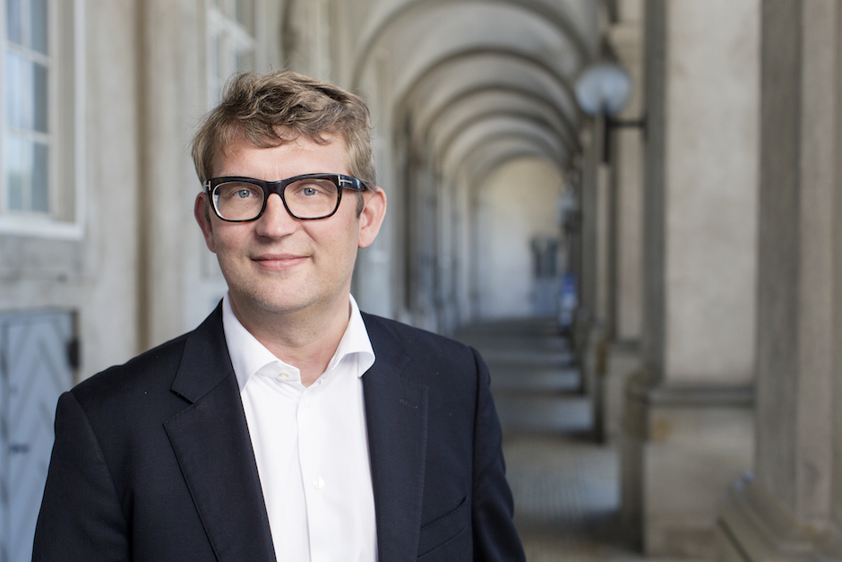Regeringen vil skærpe kontrol med og straf for socialt snyd