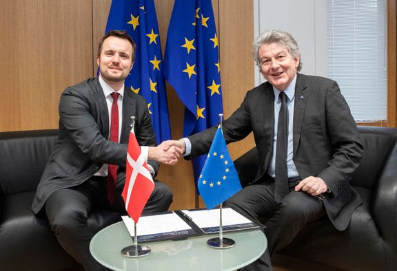 Erhvervsministeren underskriver erklæring om teknologi for sikker kommunikation