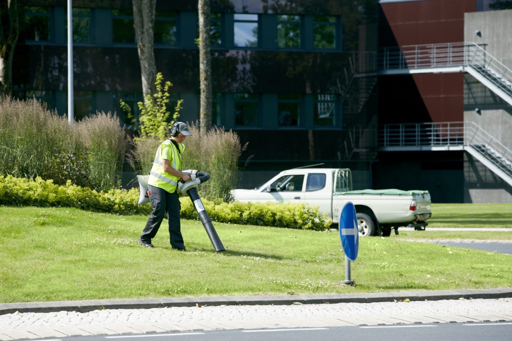 Danske kommuner kan spare over en halv milliard på at konkurrenceudsætte driftsopgaver inden for park og vej
