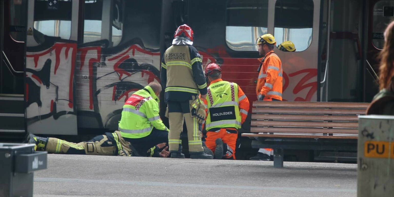 Tog evakueret på Sjælland: Røg skaber frygt for brand under vogn