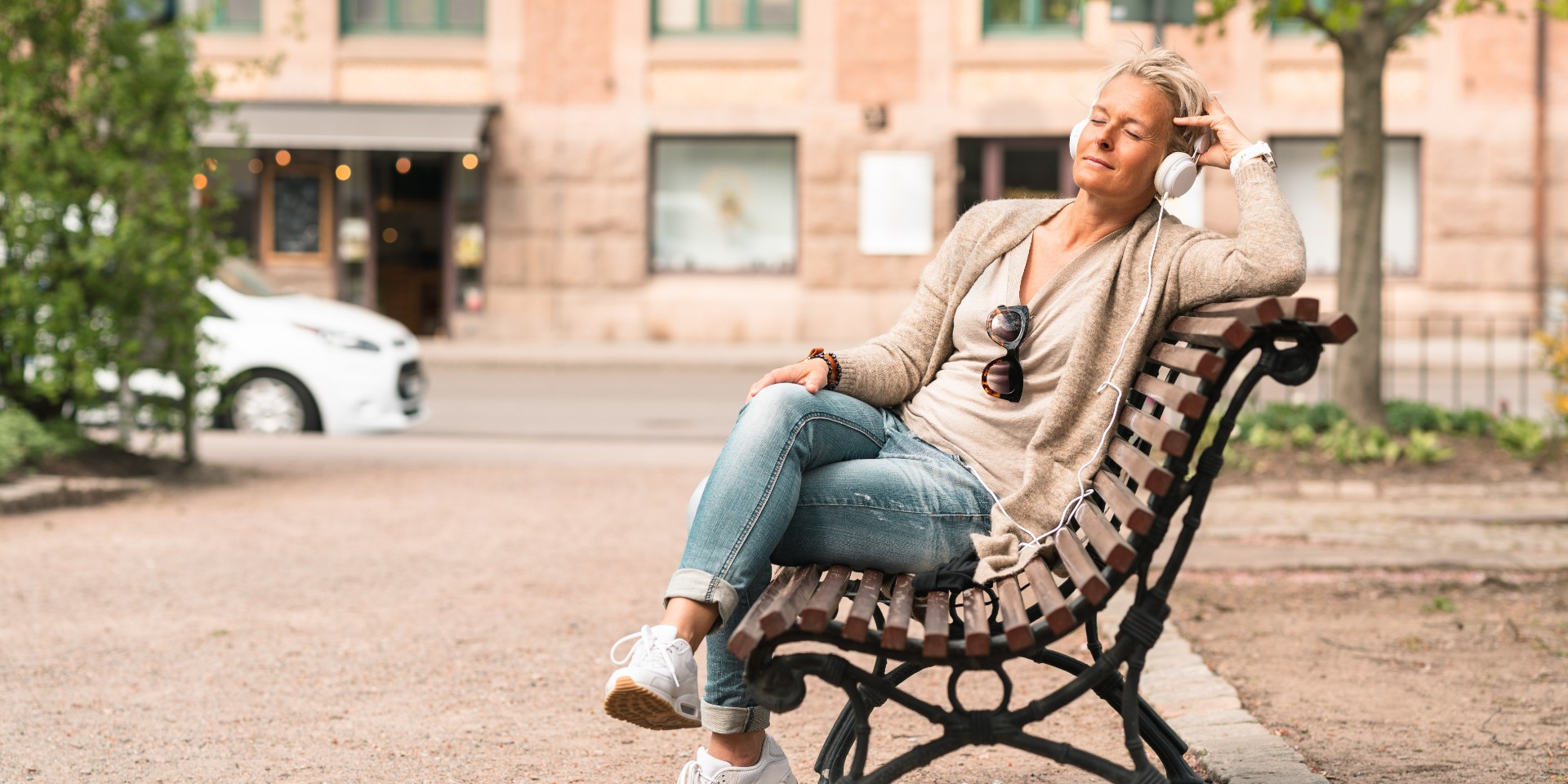 Vi skal finde den frem nu: Men mindre end halvdelen af danskerne ved, hvornår de bør bruge solcreme