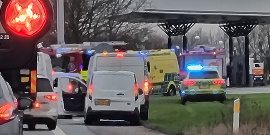 Frakørsel spærret og trafik i nødsporet – problemer på vejene flere steder