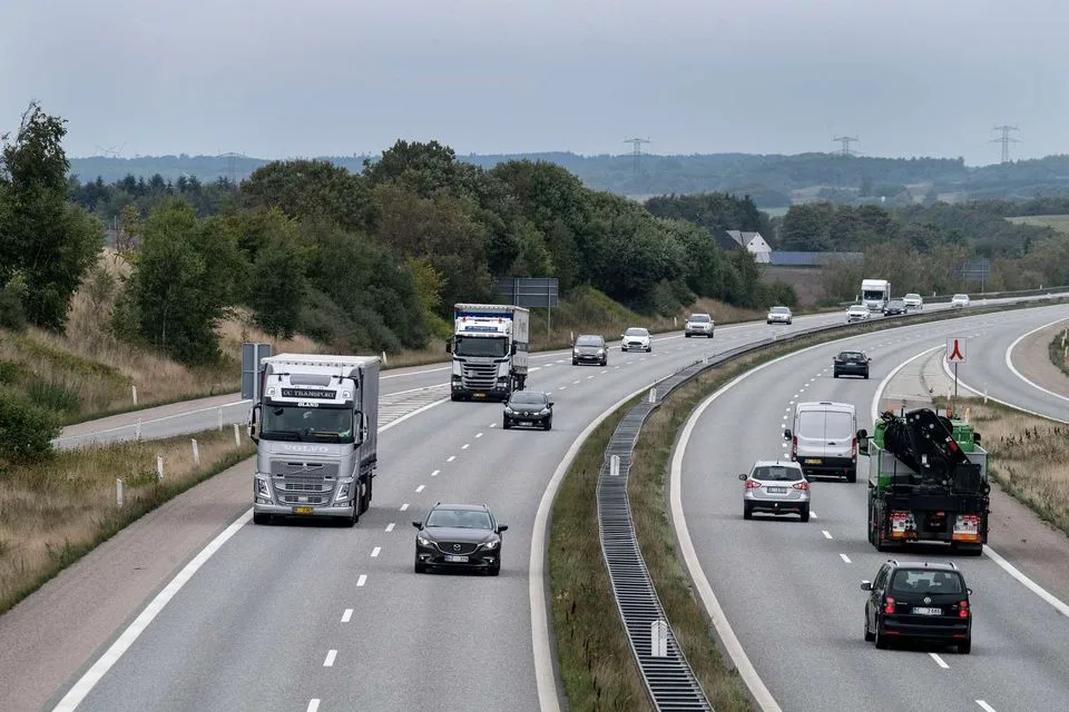 Matematiklærer giver svaret: Så lang tid sparer du, ved at køre 140 km/t i stedet for 120