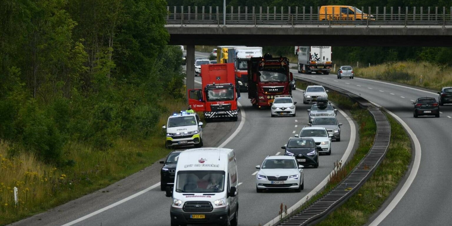 Besynderlige scener: Barfodet mand flygtede fra uheld, der spærrede motorvej